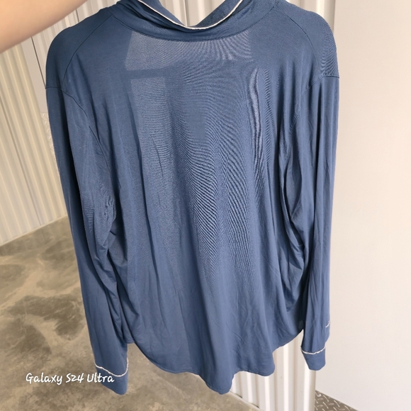 Victoria's Secret Blue Button-Down Top - Picture 10 of 10